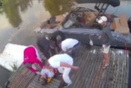 Balearon a una mujer que navegaba con amigos por un arroyo en Escobar