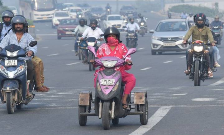 Delhi chokes as air turns ‘very poor’