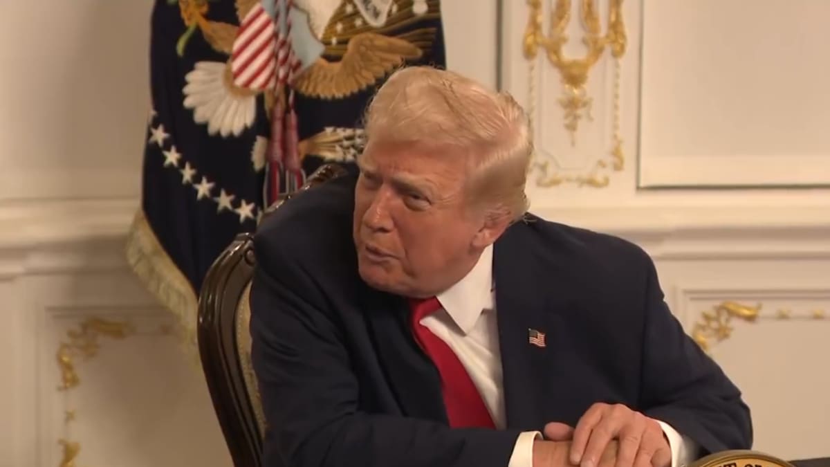 "¿Eres estúpida?": Trump ataca indignado a una periodista por la pregunta que hizo