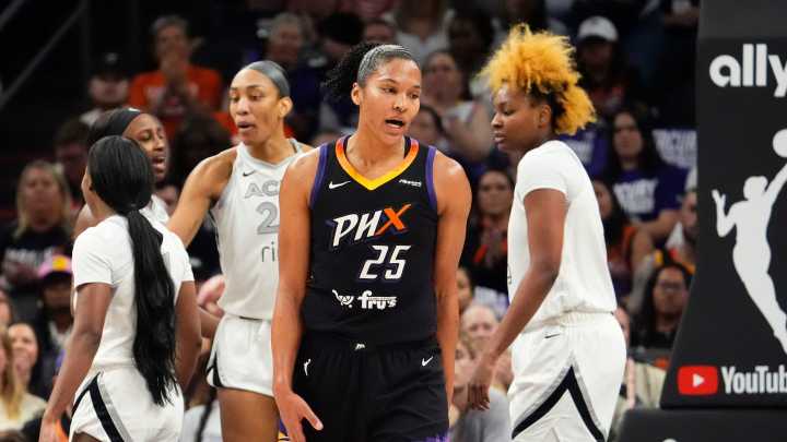 Phoenix Mercury debut a new look, offer 100 fans an option for tattoo