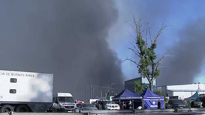 Explosión e incendio en Ezeiza: "El incendio no está sofocado pero está contenido"