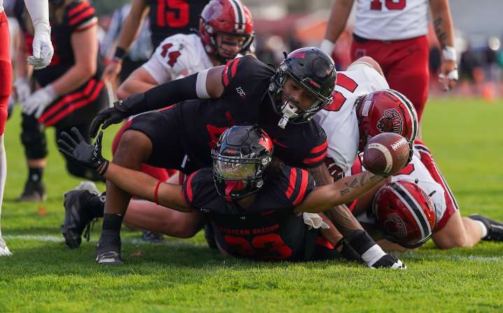 Western Oregon just misses in Lone Star Conference showdown: Small college football roundup