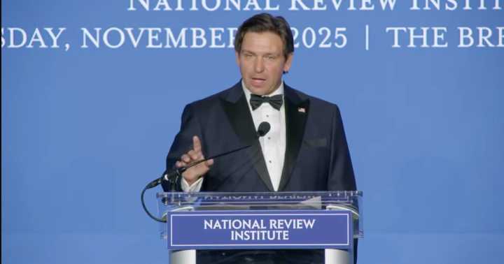 Accepting a conservative leadership award, Ron and Casey DeSantis defend Hope Florida