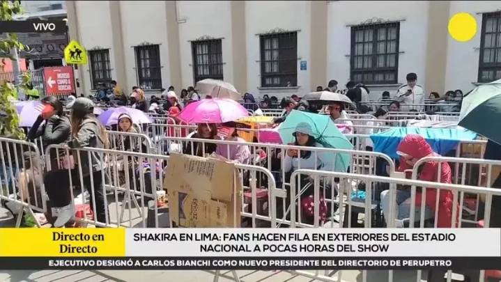 Largas filas bajo el sol: fans esperan por horas para ingresar al primer concierto de Shakira
