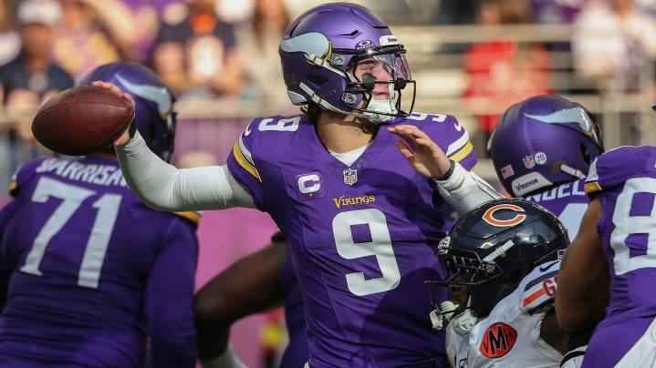 Vikings need 3rd straight win over Packers at Lambeau Field to boost their fading playoff hopes