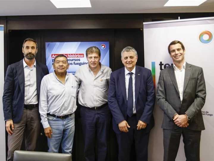 YPF avanza con su plan de venta de  yacimientos para concentrarse en Vaca Muerta: le traspasó a Tierra del Fuego áreas convencionales