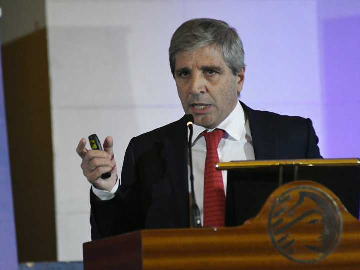 Los argentinos compraron en diez meses US$ 36.746 millones, la mayor cifra en seis años