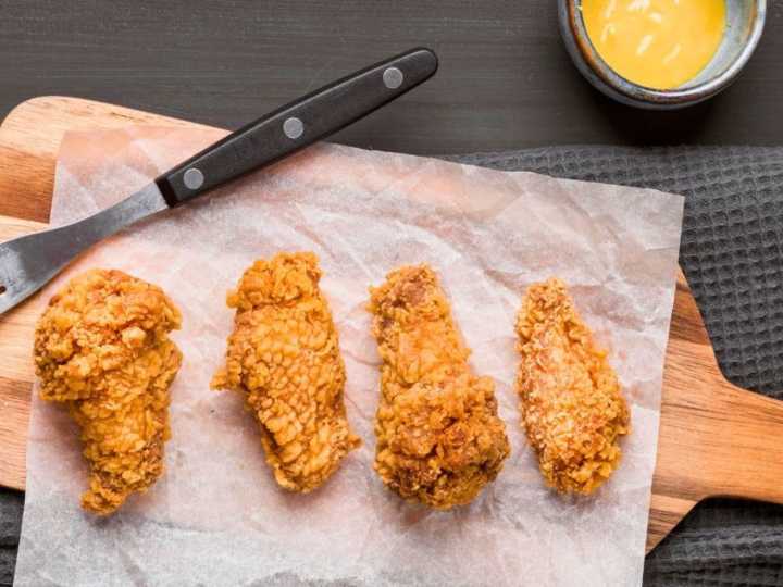 Cómo hacer “chicken tenders” jugosos y crujientes en la “air fryer” en 15 minutos: las temperaturas exactas