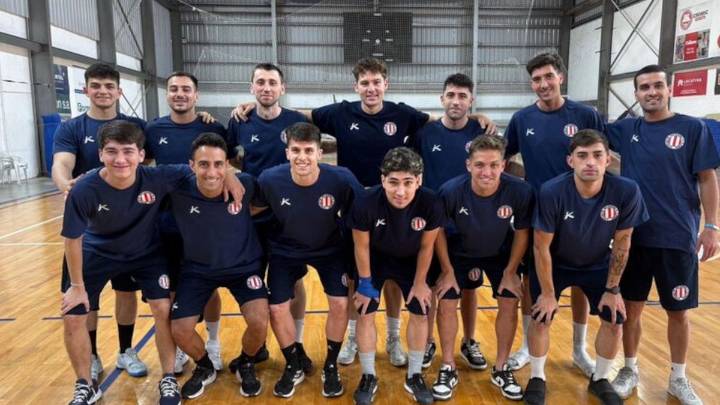 Rosarina: la selección de futsal viajó a Posadas para jugar el torneo nacional