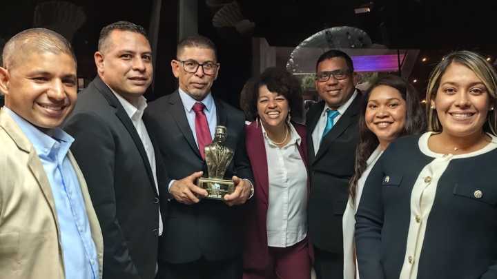 Cabelum recibe premio nacional por avances en ciencia y tecnología en Venezuela