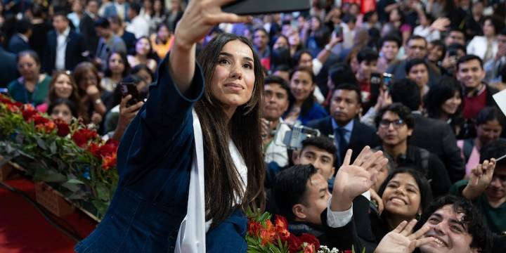 “La paz y el conocimiento van de la mano”: la Nobel Nadia Murad conmueve y motiva a estudiantes peruanos con su testimonio