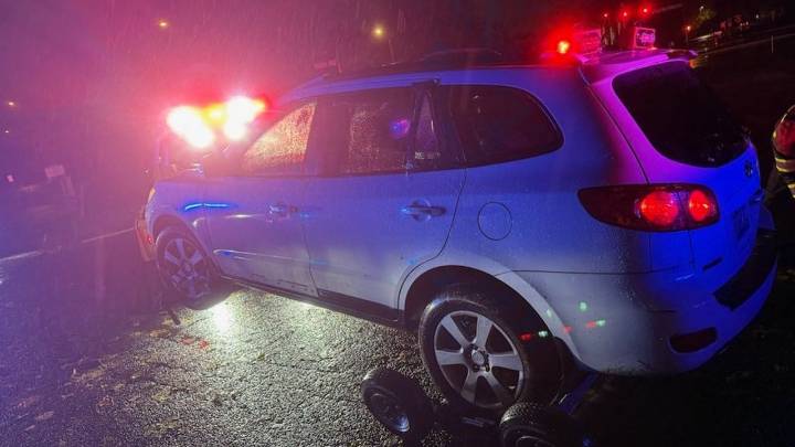Police chase down stolen vehicle, arrest 3 in WA