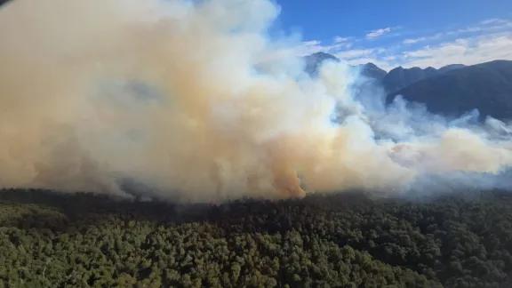 Neuquén monitorea un incendio en Chile a solo 9 km del límite y activa un dispositivo preventivo