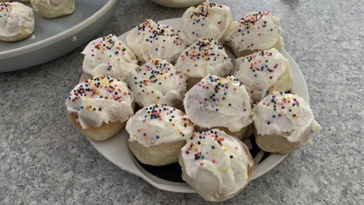 Mennonite Children Excited for Annual Paska Bun Hunt