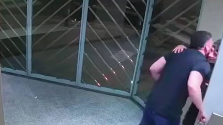 Un hombre fue apuñalado por "viudos negros" en Palermo: "Uno me dijo que tenía que morir"