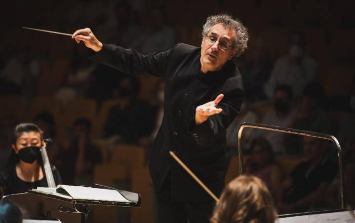Guest conductor José-Luis Novo seeks Syracuse Orchestra music director position