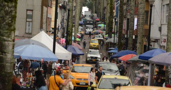 En el corazón de Manizales, el ruido de cantinas altera la paz de los vecinos, piden control urgente