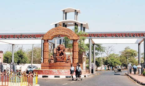 Demand to open gate 3 of Utkal University grows louder