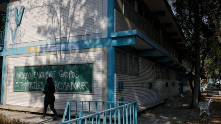 Suspenden clases en CCH Vallejo; Policía de Investigación llega al plantel a iniciar investigaciones