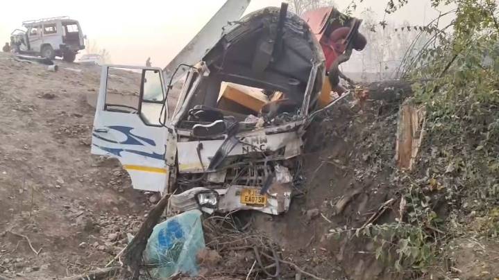 4 killed, 7 injured after car collides with dumper truck in J&K's Budgam
