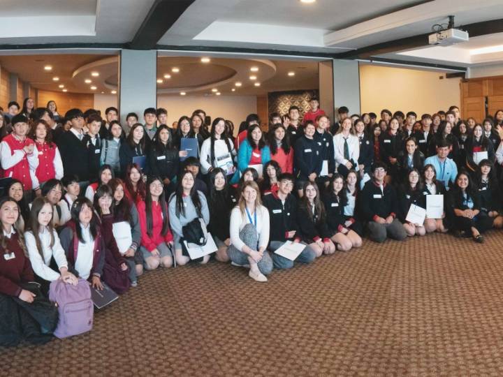 Más de 200 estudiantes de la región participaron del Encuentro de Líderes Jóvenes (ELIJO) de IdeaPaí...