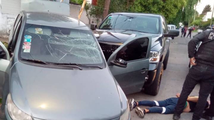 Espectacular persecución policial a un "auto mellizo" en El Palomar: hay dos detenidos