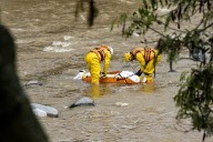 Gracias a la llamada de un mayordomo, autoridades encontraron el cuerpo de una mujer en el río Medellín