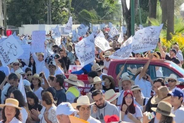 Video.- Marchan en Uruapan por la paz