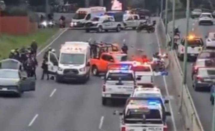 Choque de moto y camioneta en Periférico sur deja un muerto y 2 heridos