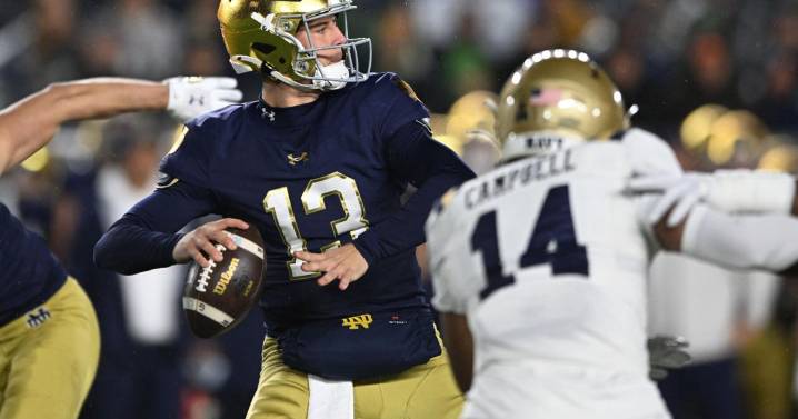 Carr throws 3 TD passes on snowy night to lead No. 10 Notre Dame past Navy, 49