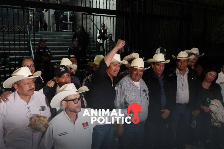 Transportistas y campesinos vuelven a la mesa de negociación en Segob en el cuarto día de bloqueos