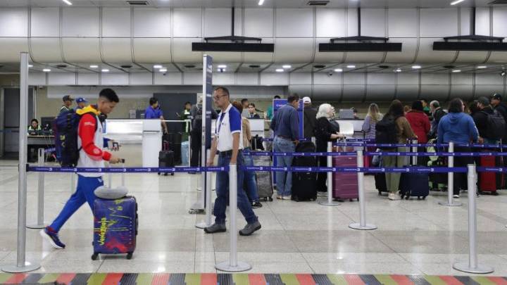 Avianca suspende sus vuelos en Venezuela hasta el 5 de diciembre en medio de las tensiones entre Maduro y Trump