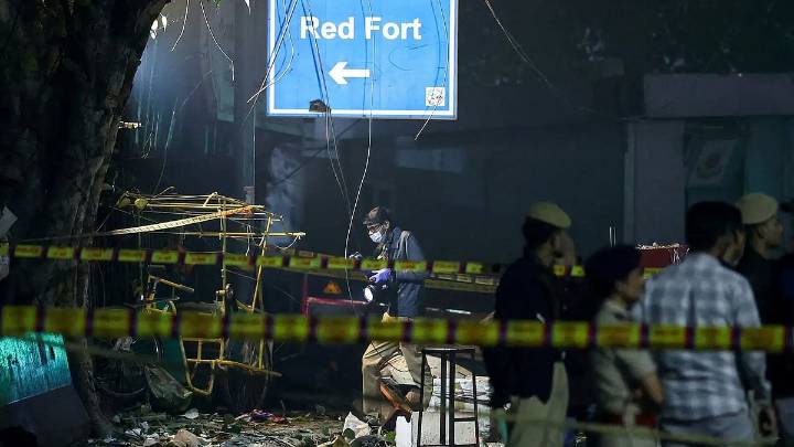 Delhi Blast Live Updates: Police Search Gautampuri For Prime Suspect Dr. Umar Un Nabi