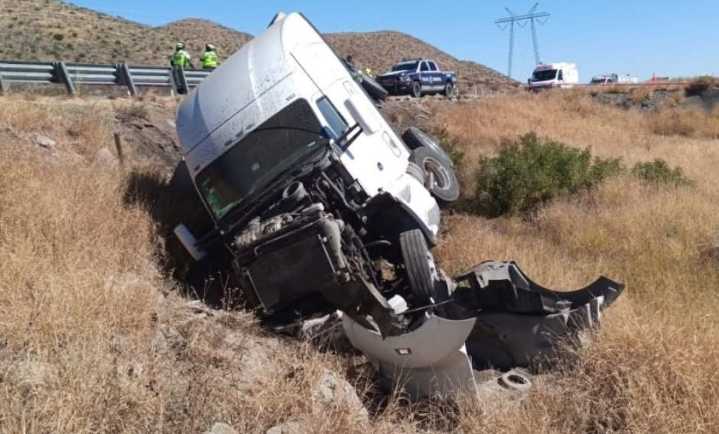 Mueren seis migrantes en accidente carretero en Chihuahua
