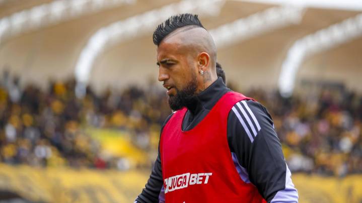 “Que nos diga las cosas a la cara”: Así respondió Arturo Vidal a director de B&N que criticó a plantel de Colo