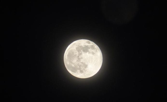 Noche espectacular en Juárez: súper luna ilumina la frontera