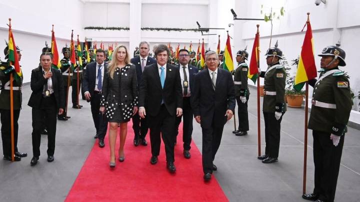 Javier Milei participó de la asunción del nuevo presidente de Bolivia, Rodrigo Paz Pereira