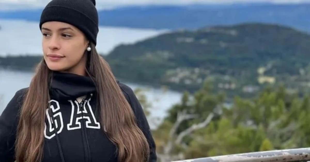 Tenía 23 años. Iba en bicicleta, cayó tras chocar contra la puerta de un auto, la atropelló un colectivo y murió