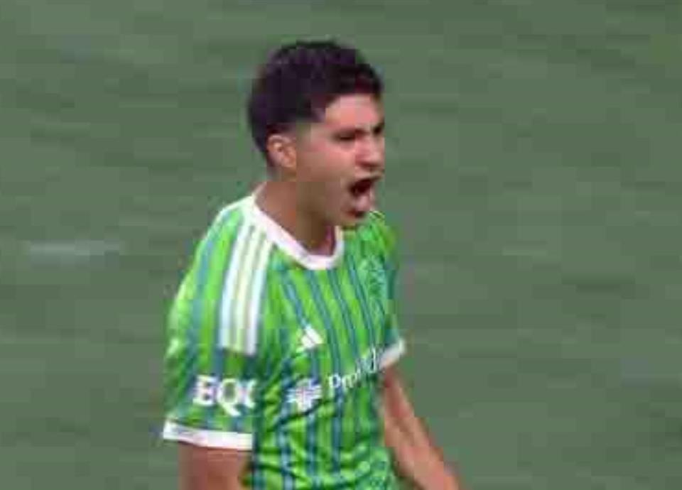 Mexicano Obed mantiene vivo al Seattle