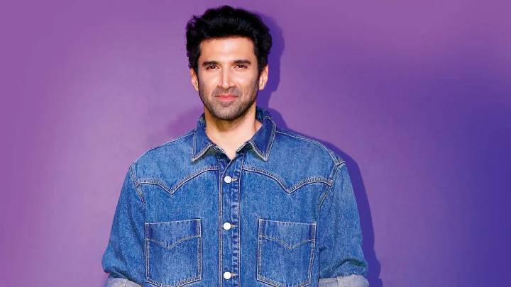 Aditya Roy Kapur turns up the fun at Delhi event, leaving fans enthralled