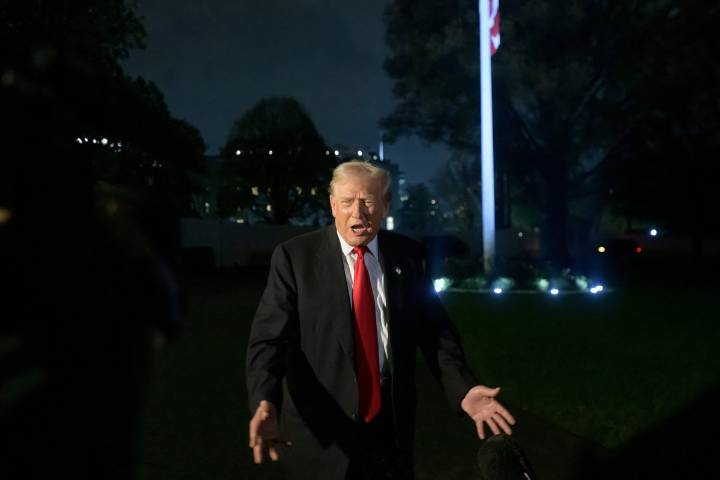 Trump acusa a demócratas de usar caso Epstein para "desviar" atención por cierre de gobierno