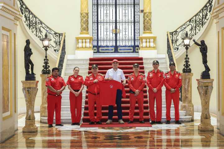 Presidente José Jerí sostuvo reunión con miembros del Cuerpo General de Bomberos Voluntarios del Perú