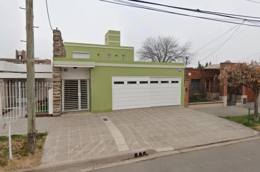 Millonario robo en Santa Rosa: La policía sospecha de un "entregador"