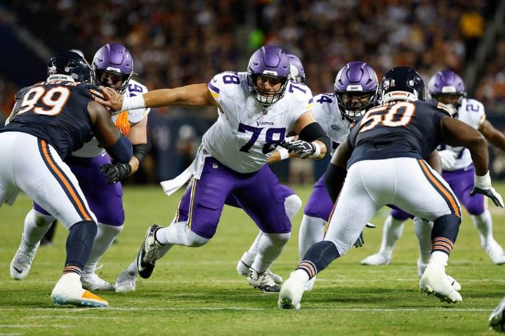Vikings return center Ryan Kelly to practice, after latest concussion sidelined veteran 5 games ago
