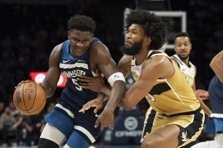 Wolves grab big lead, fend off Wizards' comeback bid