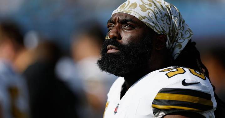 LISTEN: Saints linebacker Demario Davis says the team is building momentum in challenging season