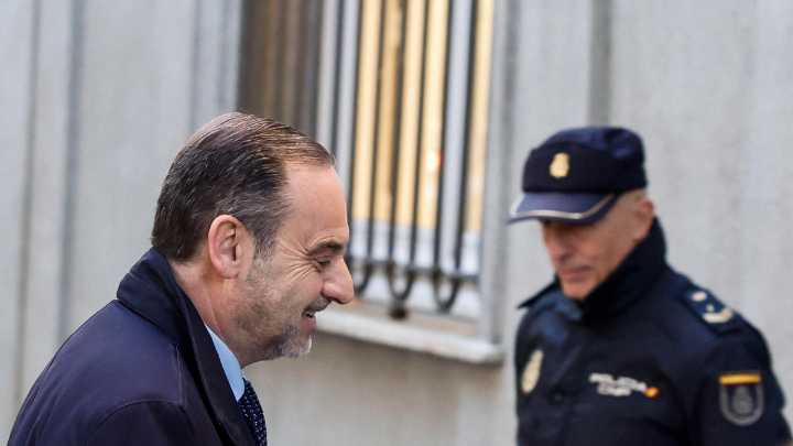 Justicia de España envía a prisión al exministro José Luis Ábalos, cercano a Pedro Sánchez, por el escándalo de corrupción durante la pandemia