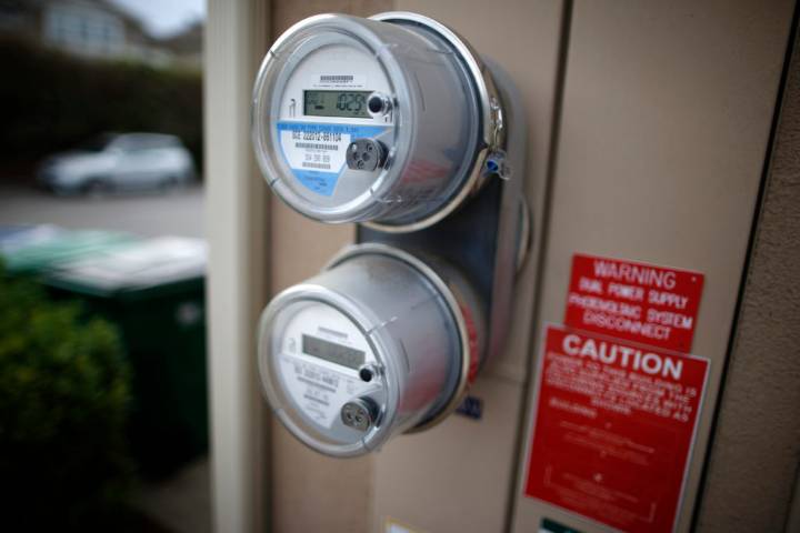 Analysis shows more U.S. consumers are falling behind on utility bills