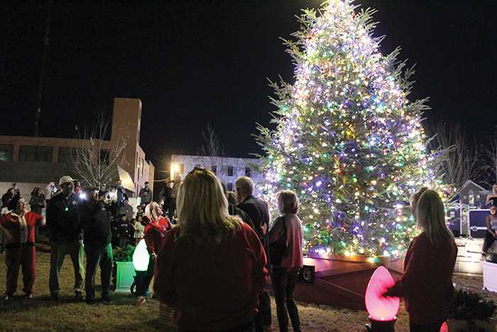 Touching Tribute: Salisbury parades, dedicates Christmas tree to former mayor