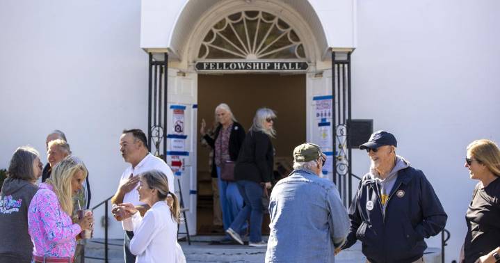 Results: Race for Folly Beach mayor headed to runoff